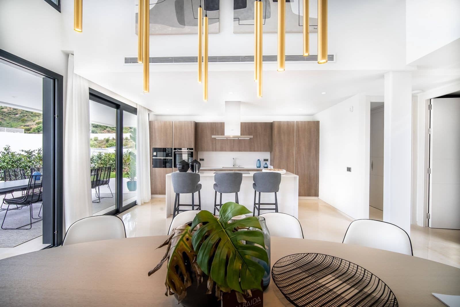 5 bedroom Villa for sale in Nueva Andalucia with pool garage - € 3,690,000 (Ref: 7838670)