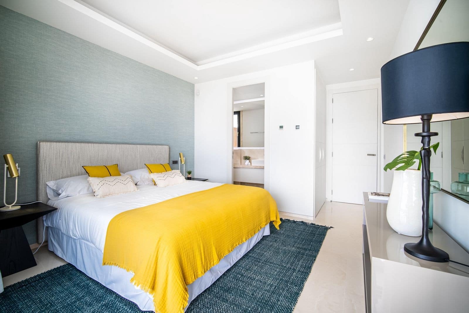 5 bedroom Villa for sale in Nueva Andalucia with pool garage - € 3,690,000 (Ref: 7838670)