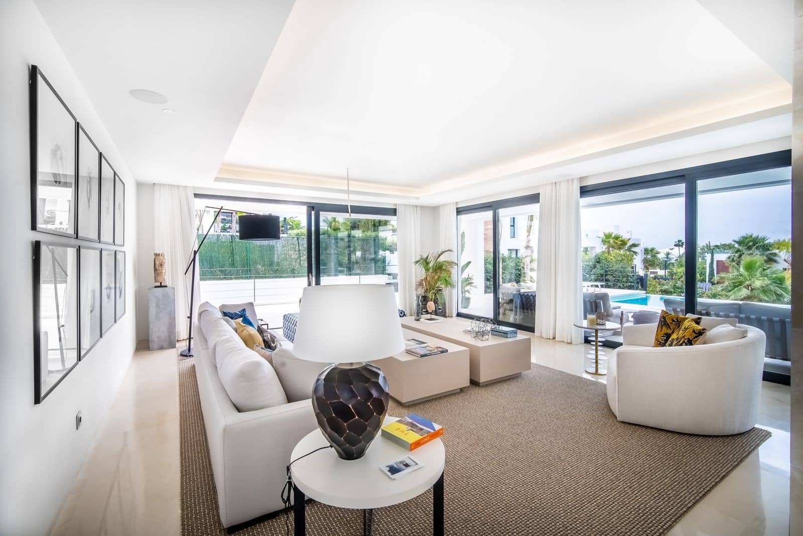 5 bedroom Villa for sale in Nueva Andalucia with pool garage - € 3,690,000 (Ref: 7838670)