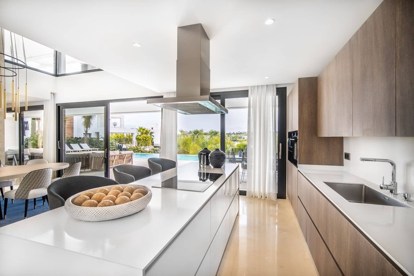 5 bedroom Villa for sale in Nueva Andalucia with pool garage - € 3,690,000 (Ref: 7838670)