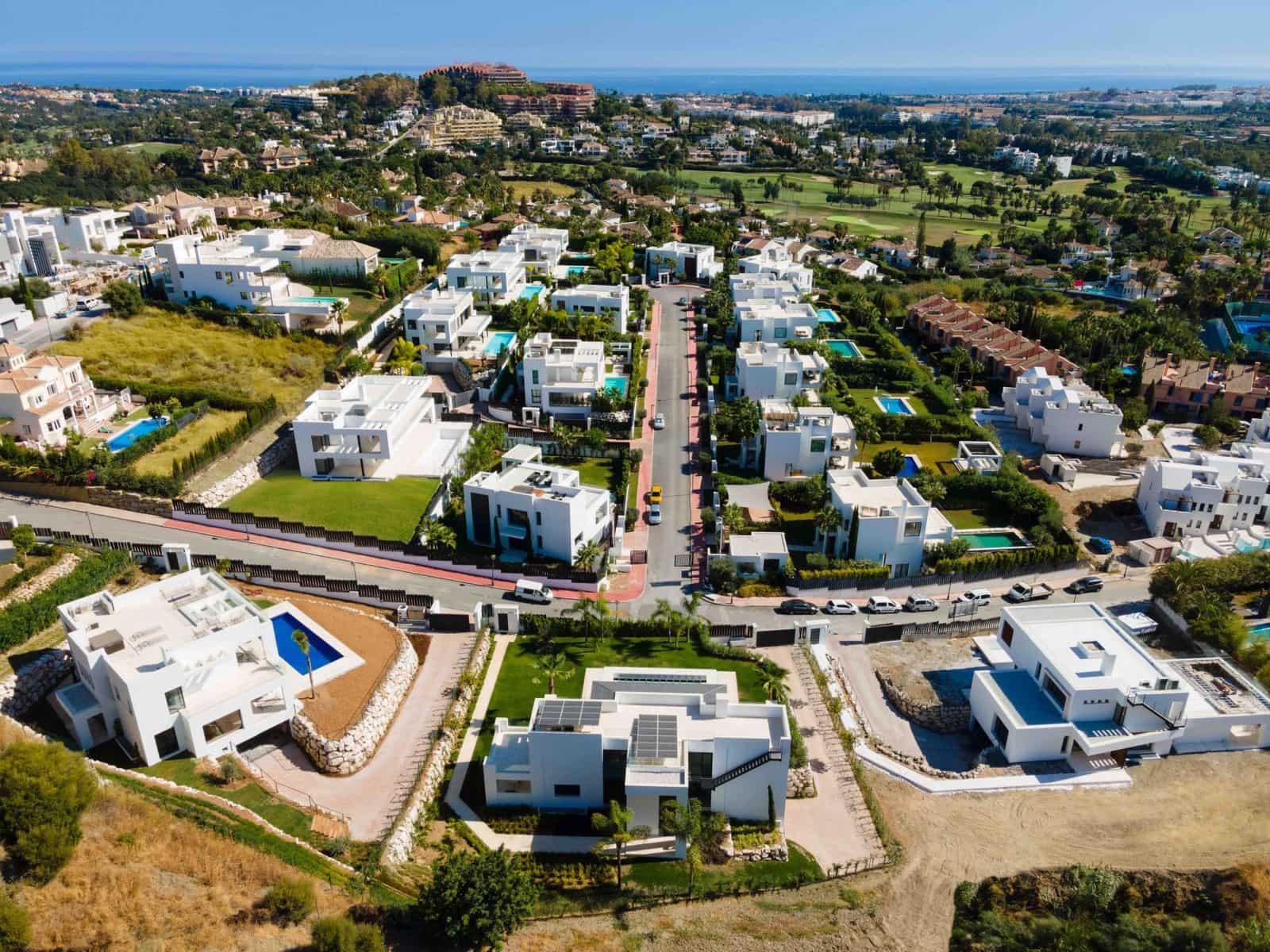 5 bedroom Villa for sale in Nueva Andalucia with pool garage - € 3,690,000 (Ref: 7838670)