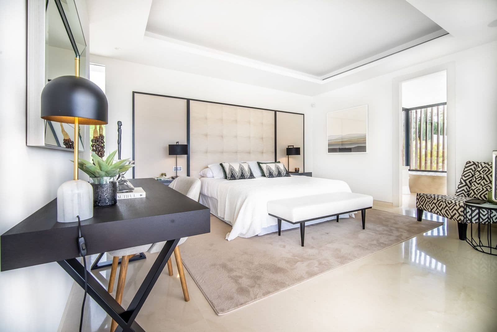 5 bedroom Villa for sale in Nueva Andalucia with pool garage - € 3,690,000 (Ref: 7838670)