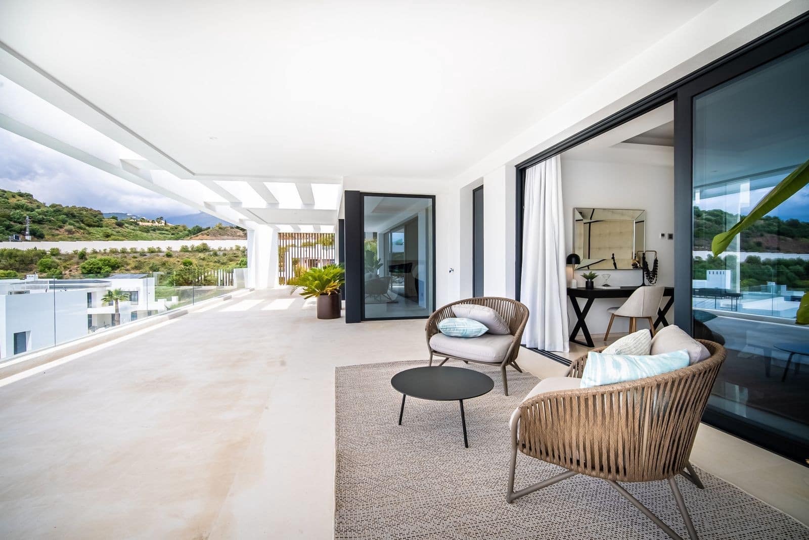 5 bedroom Villa for sale in Nueva Andalucia with pool garage - € 3,690,000 (Ref: 7838670)