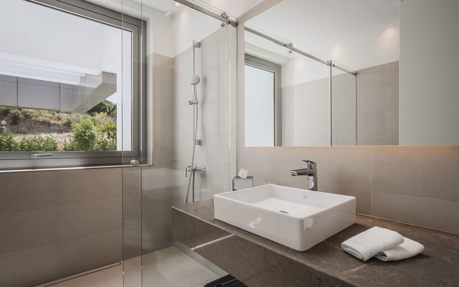 4 bedroom Villa for sale in Benahavis with pool garage - € 2,395,000 (Ref: 7840923)
