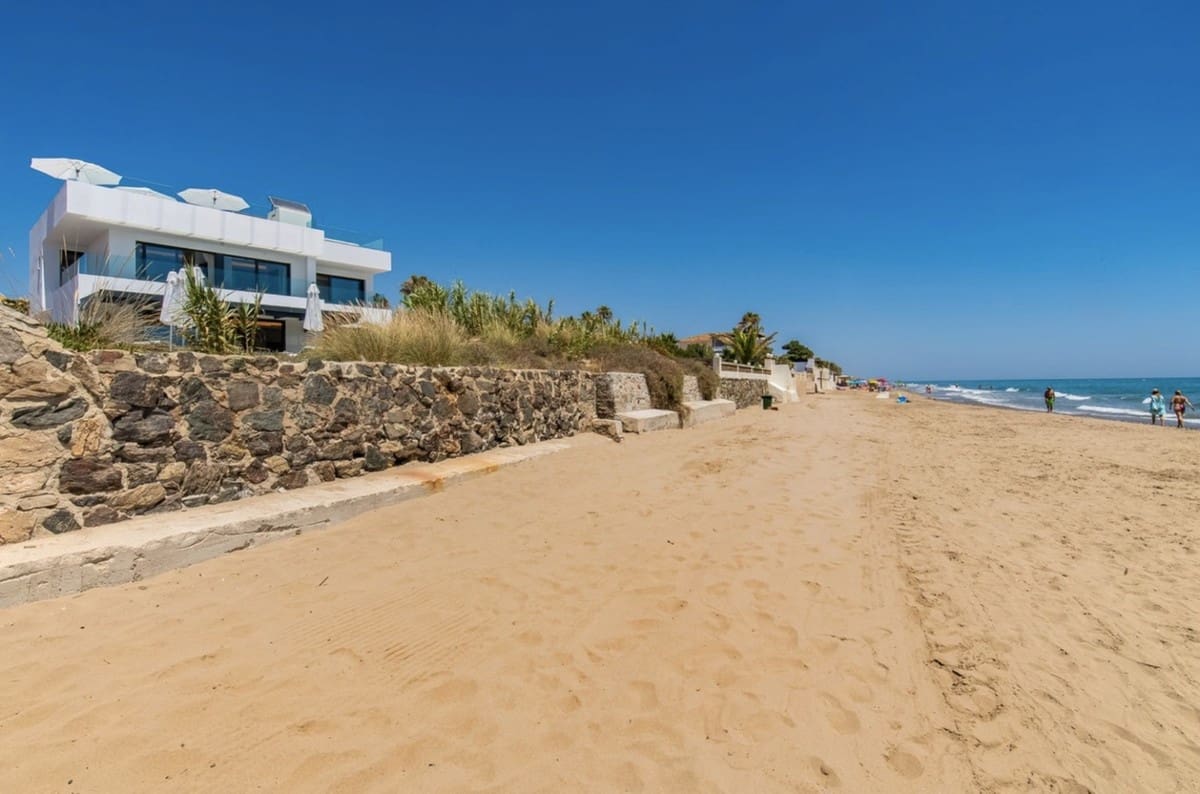 6 bedroom Villa for sale in Marbella - € 6,500,000 (Ref: 7853814)