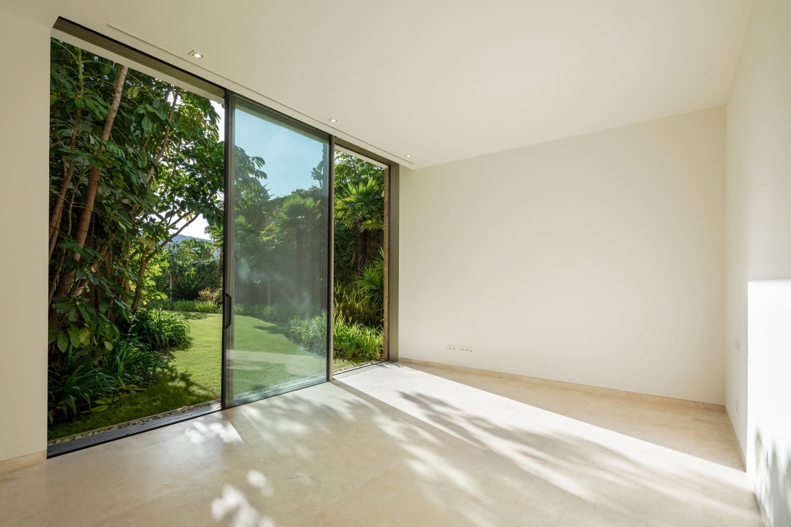 5 bedroom Villa for sale in Casares with pool garage - € 6,700,000 (Ref: 7880125)