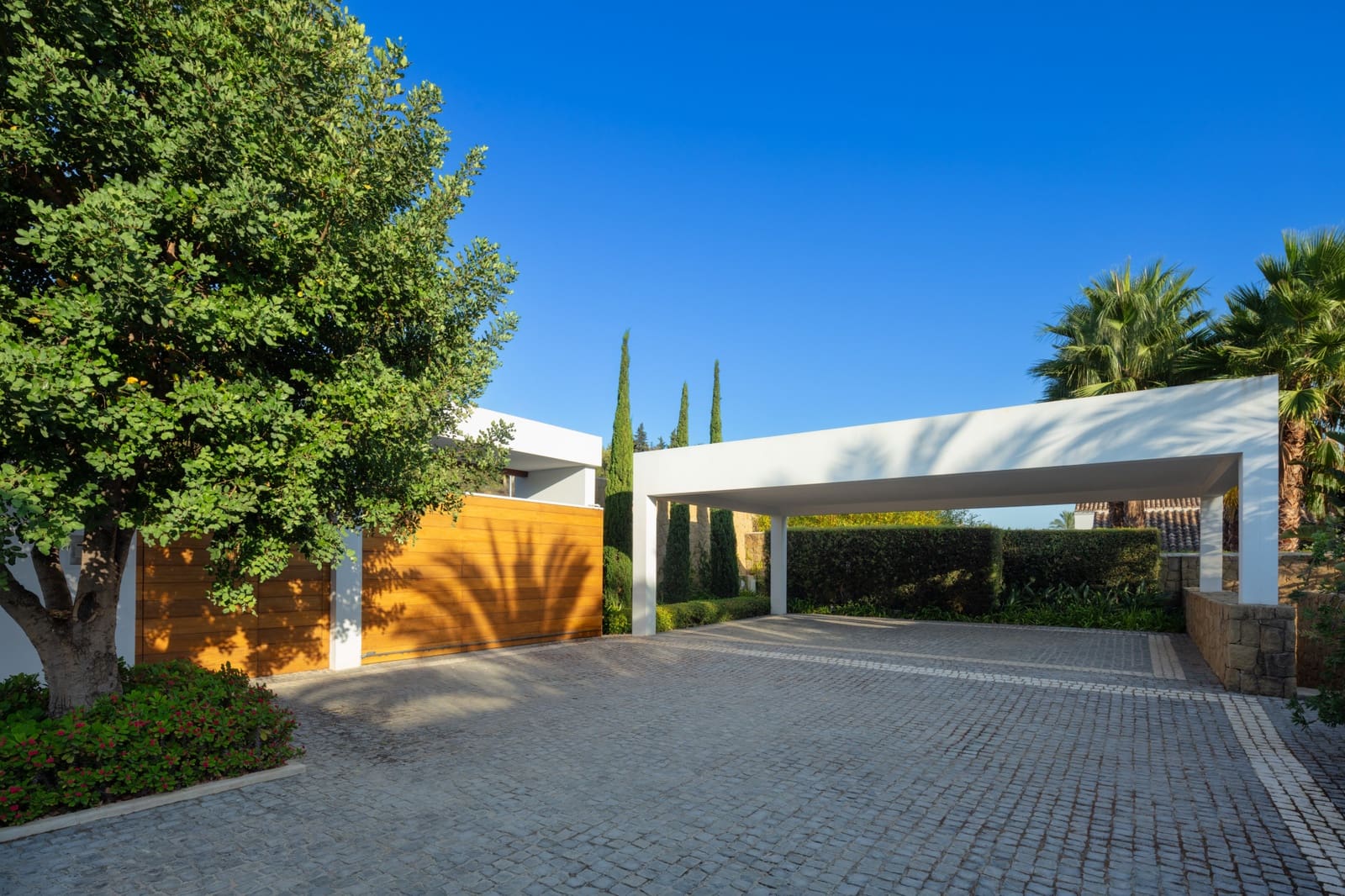5 bedroom Villa for sale in Casares with pool garage - € 6,700,000 (Ref: 7880125)