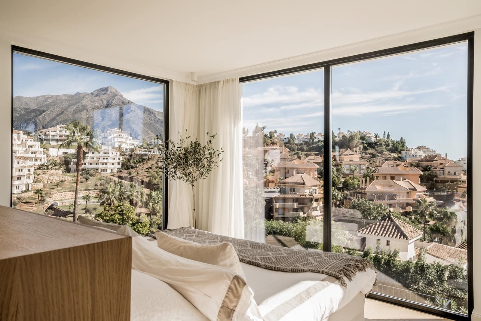 5 bedroom Villa for sale in Marbella with pool garage - € 2,950,000 (Ref: 7888565)