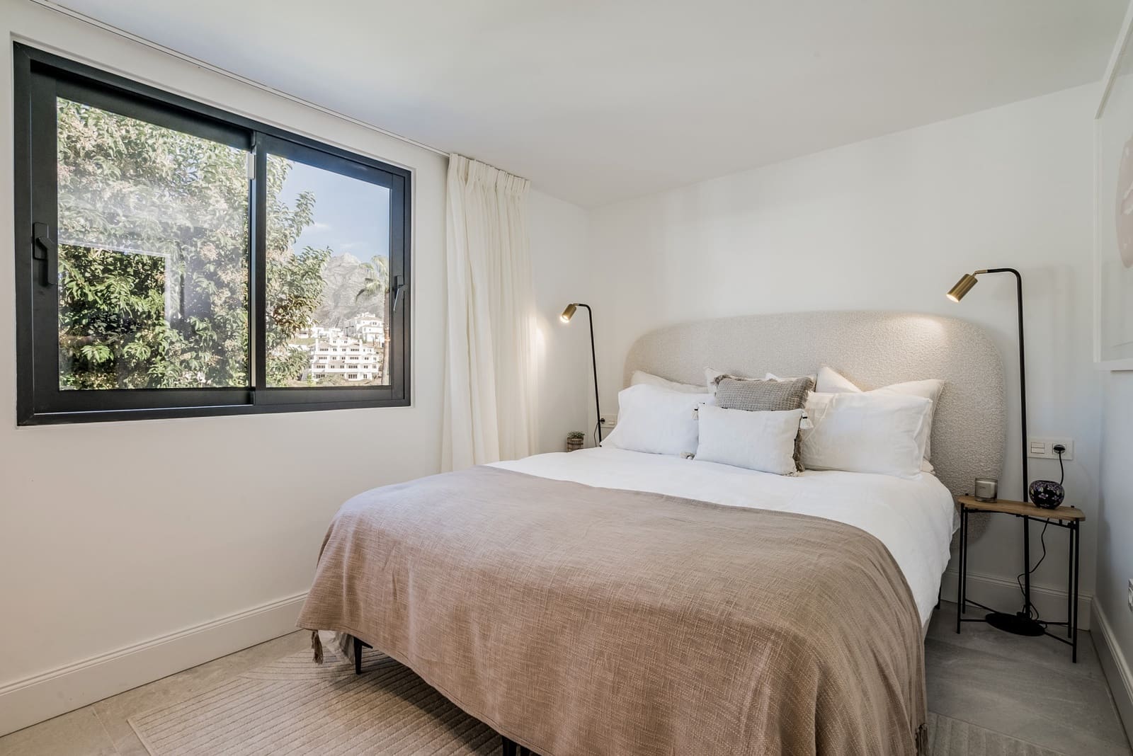 5 bedroom Villa for sale in Marbella with pool garage - € 2,950,000 (Ref: 7888565)