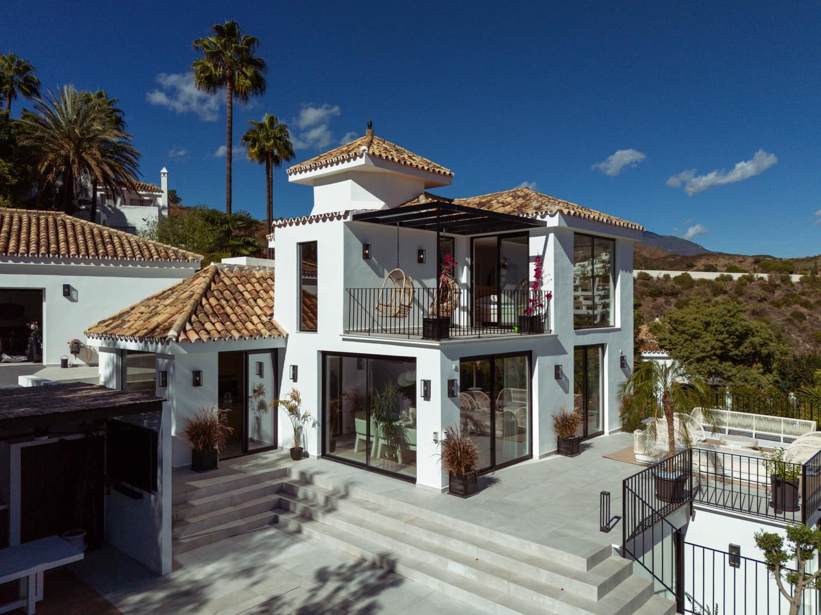 5 bedroom Villa for sale in Marbella with pool garage - € 2,950,000 (Ref: 7888565)