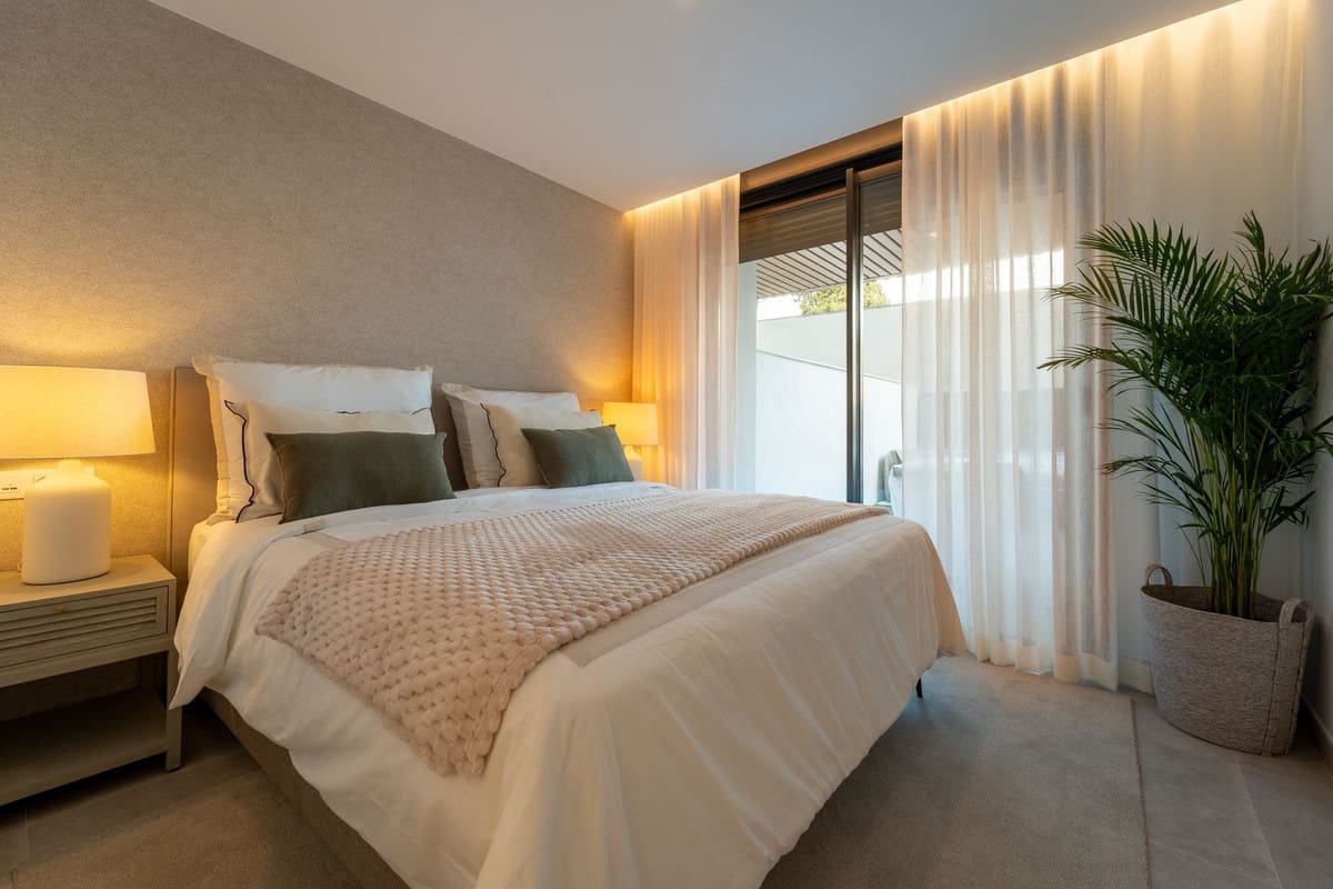 2 bedroom Apartment for sale in Fuengirola with pool garage - € 708,000 (Ref: 7890657)