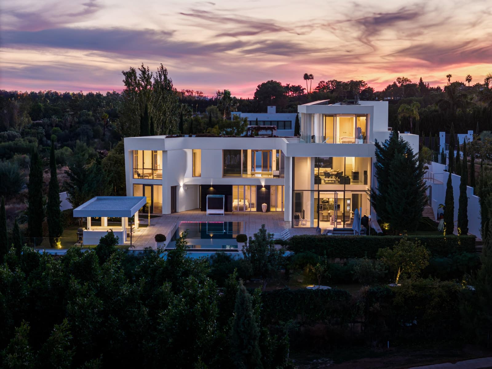 6 bedroom Villa for sale in Benahavis with pool garage - € 4,995,000 (Ref: 7938704)