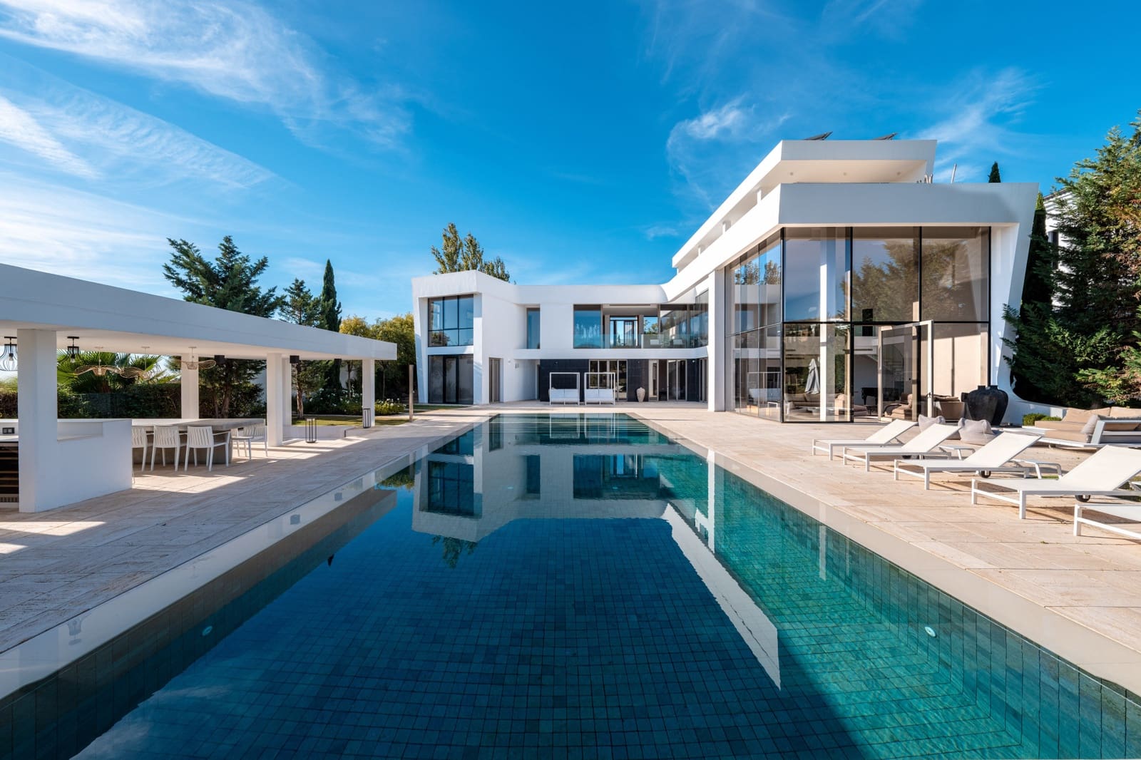 6 bedroom Villa for sale in Benahavis with pool garage - € 4,995,000 (Ref: 7938704)