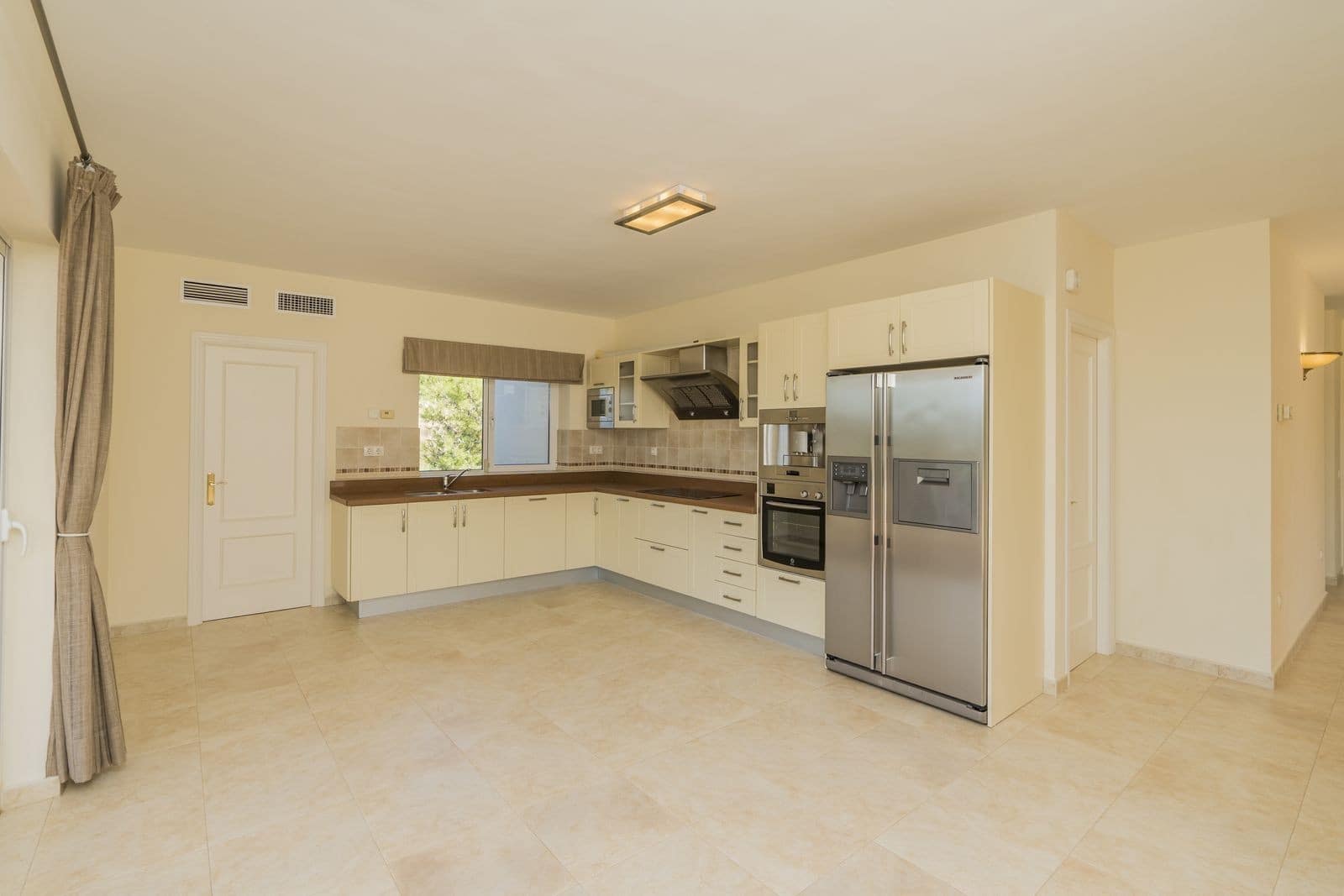 5 soverom Villa til salgs i Valtocado med svømmebasseng garasje - € 1 375 000 (Ref: 7965058)