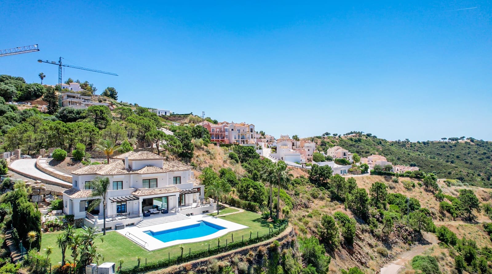6 bedroom Villa for sale in Benahavis with pool garage - € 2,475,000 (Ref: 7968745)
