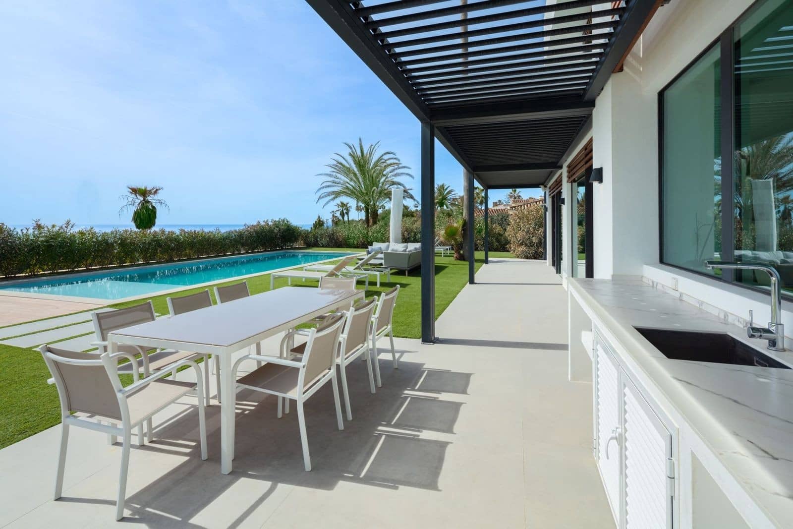 5 bedroom Villa for sale in Estepona with pool garage - € 6,300,000 (Ref: 7981110)