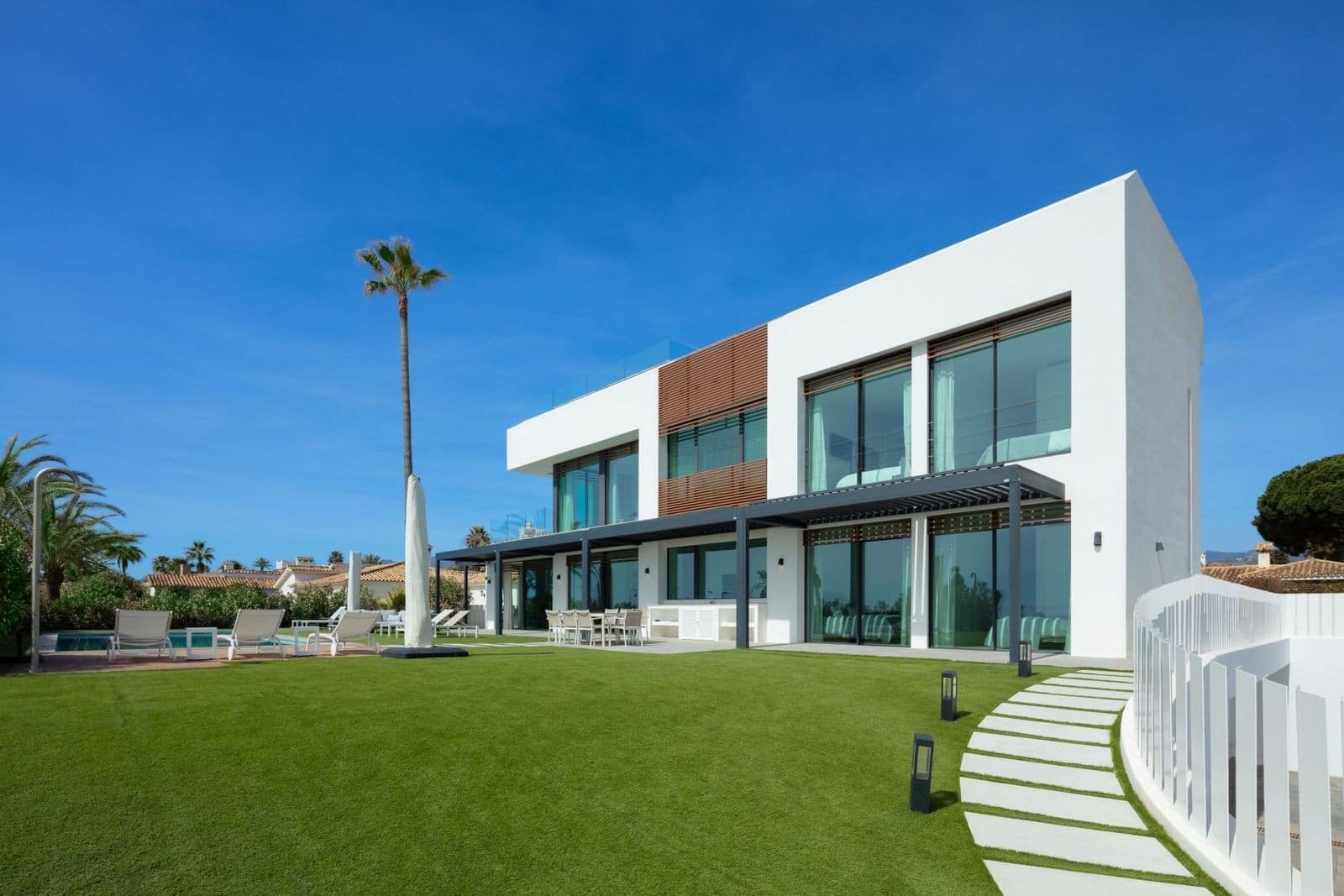 5 bedroom Villa for sale in Estepona with pool garage - € 6,300,000 (Ref: 7981110)