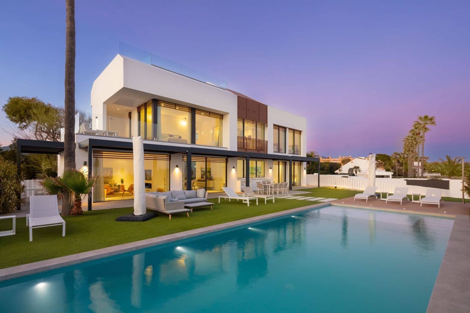 5 bedroom Villa for sale in Estepona with pool garage - € 6,300,000 (Ref: 7981110)