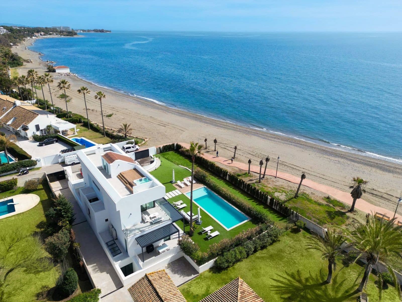 5 bedroom Villa for sale in Estepona with pool garage - € 6,300,000 (Ref: 7981110)