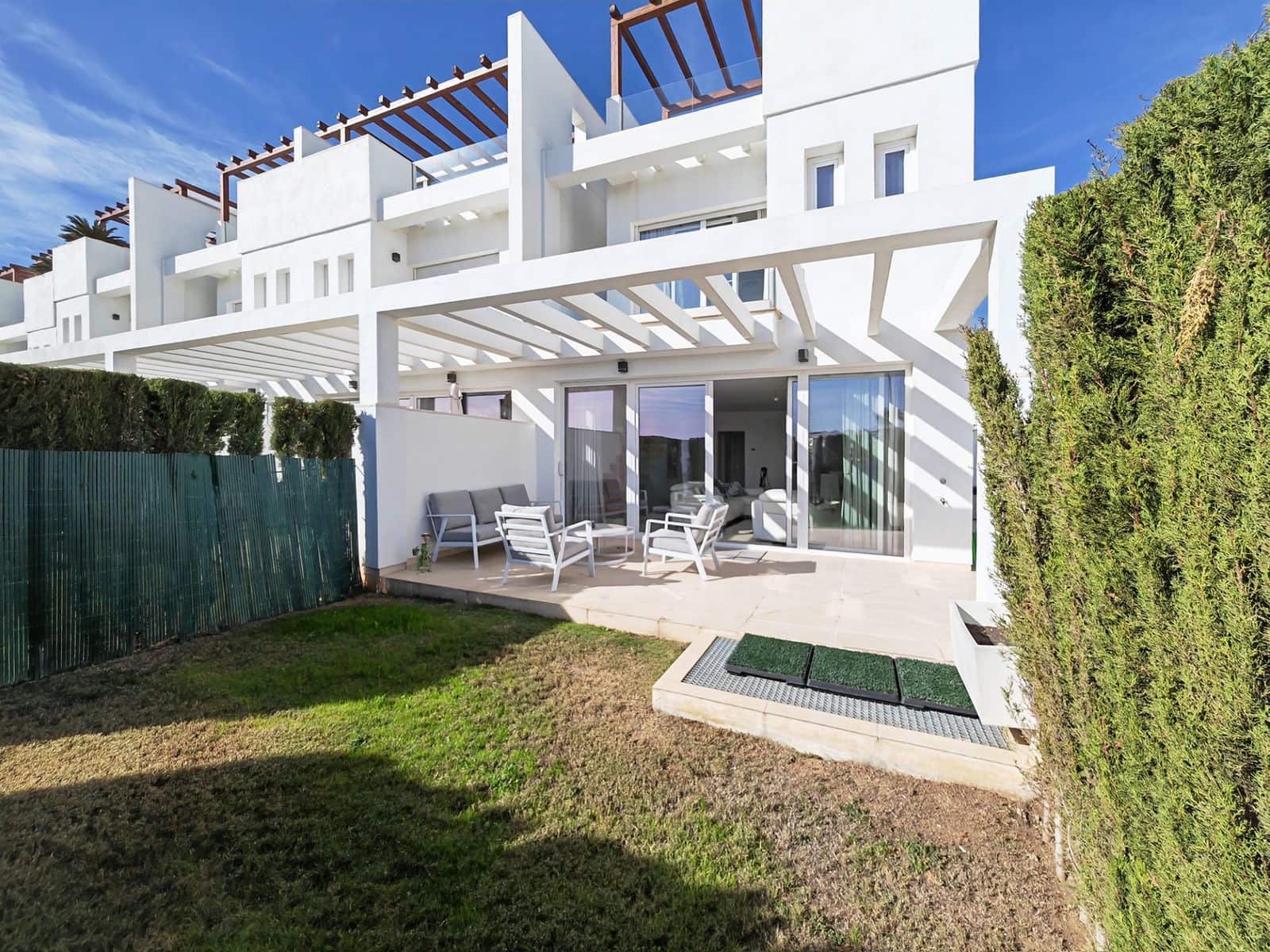 4 bedroom Townhouse for sale in Calahonda, Mijas with pool garage €