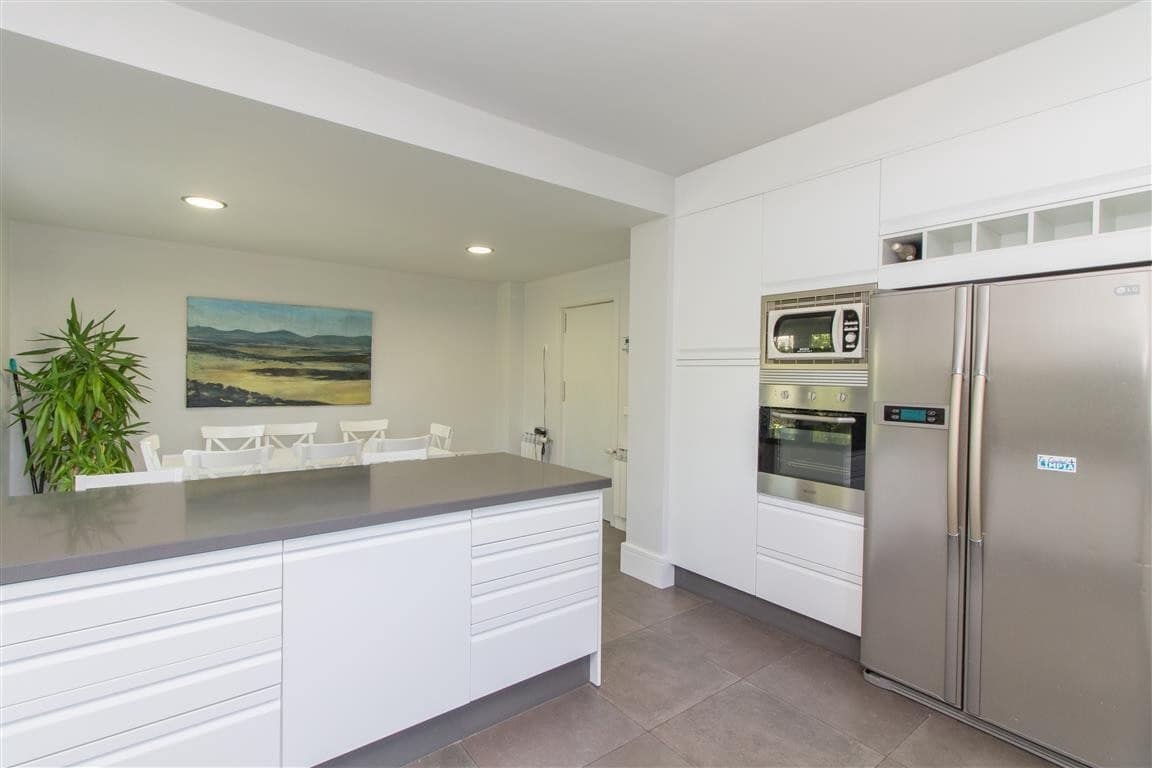 6 bedroom Villa for sale in Marbella with pool garage - € 2,500,000 (Ref: 8008808)