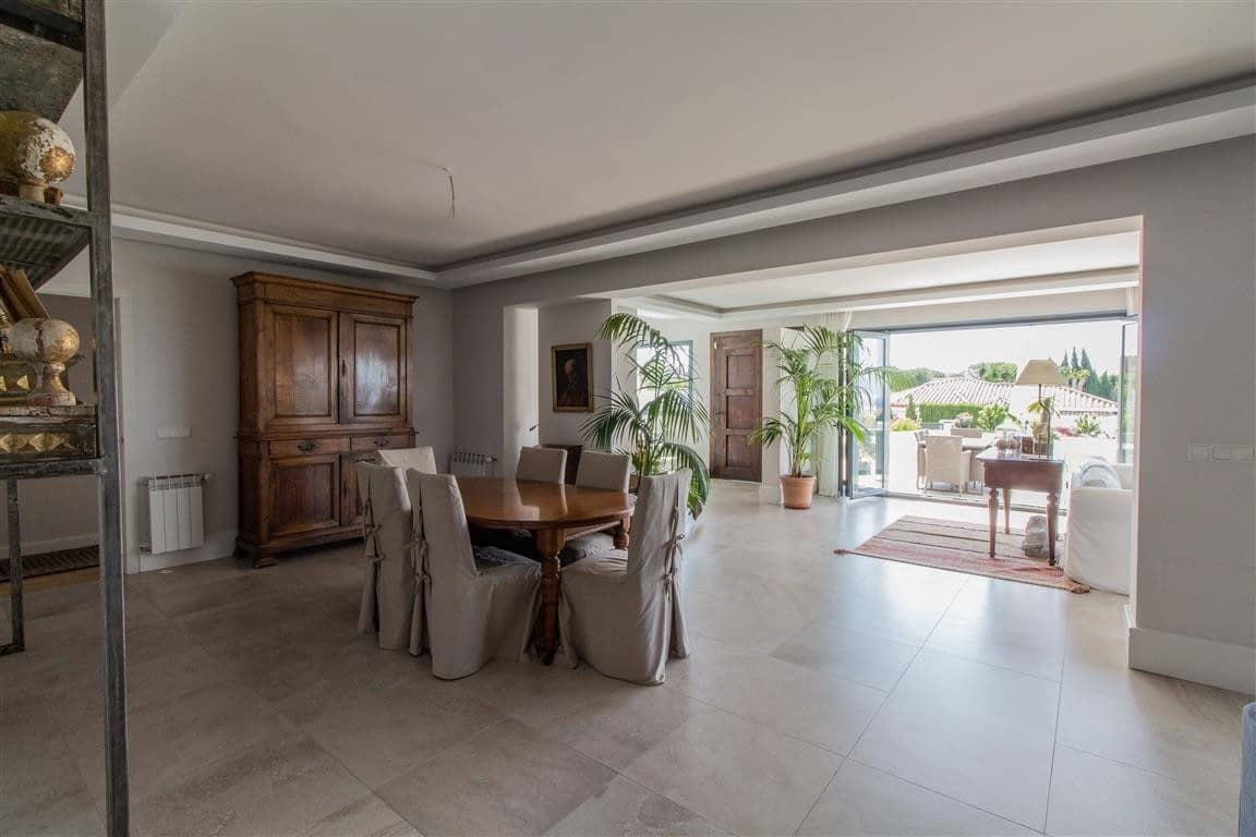 6 bedroom Villa for sale in Marbella with pool garage - € 2,500,000 (Ref: 8008808)