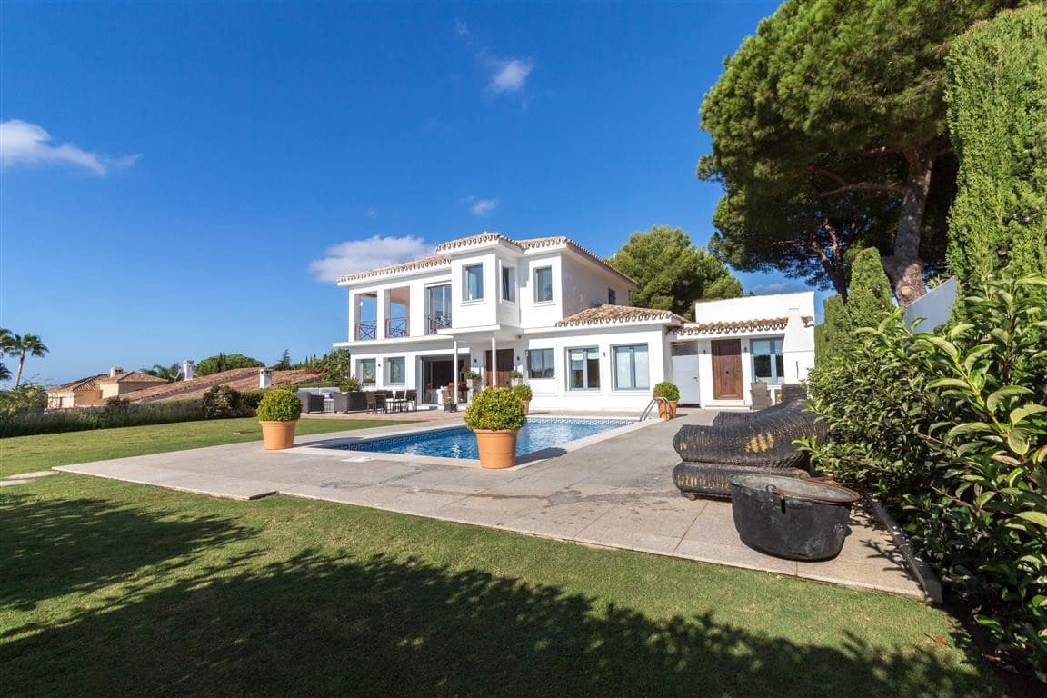 6 bedroom Villa for sale in Marbella with pool garage - € 2,500,000 (Ref: 8008808)