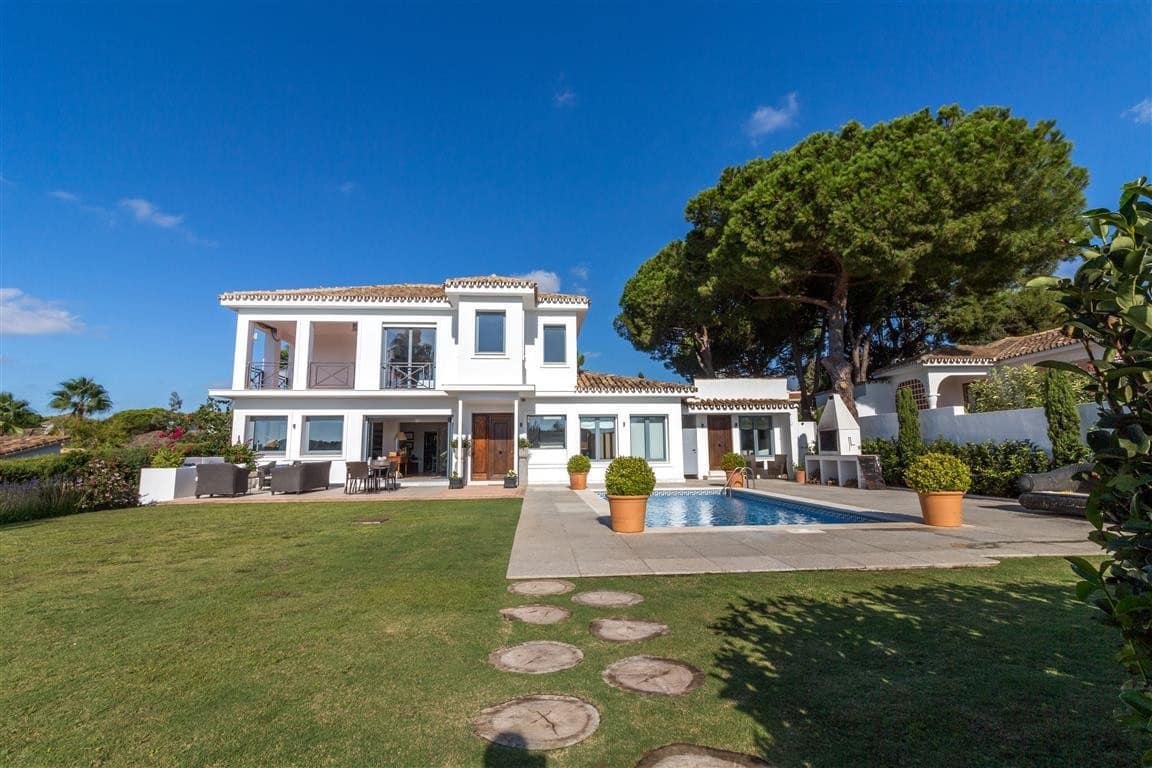 6 bedroom Villa for sale in Marbella with pool garage - € 2,500,000 (Ref: 8008808)