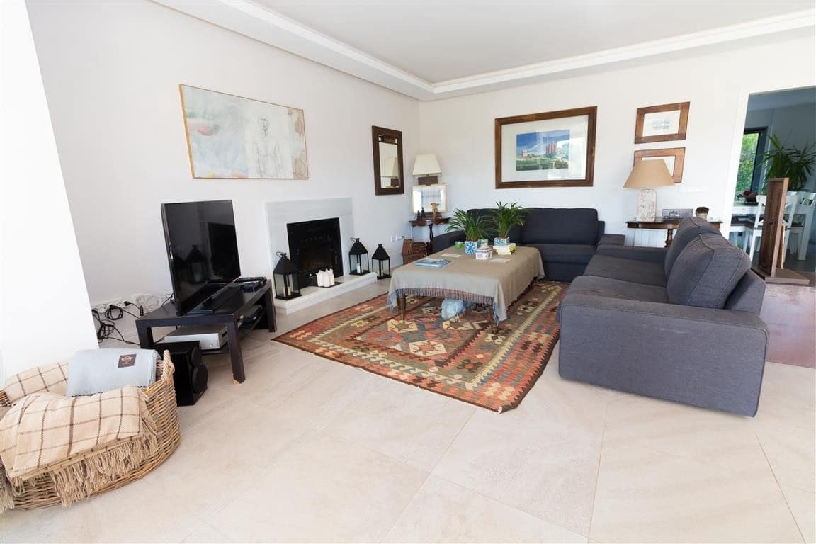 6 bedroom Villa for sale in Marbella with pool garage - € 2,500,000 (Ref: 8008808)