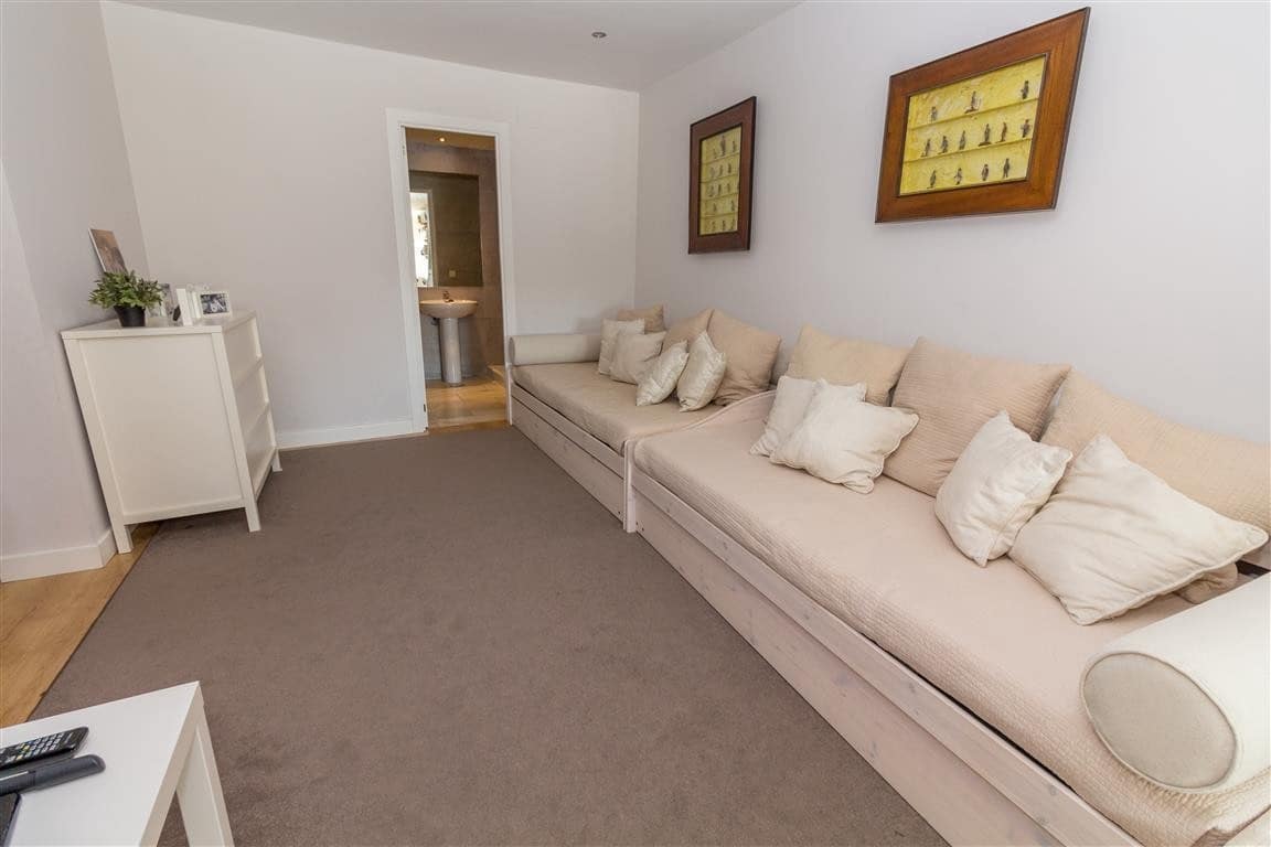 6 bedroom Villa for sale in Marbella with pool garage - € 2,500,000 (Ref: 8008808)