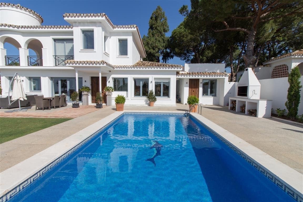 6 bedroom Villa for sale in Marbella with pool garage - € 2,500,000 (Ref: 8008808)