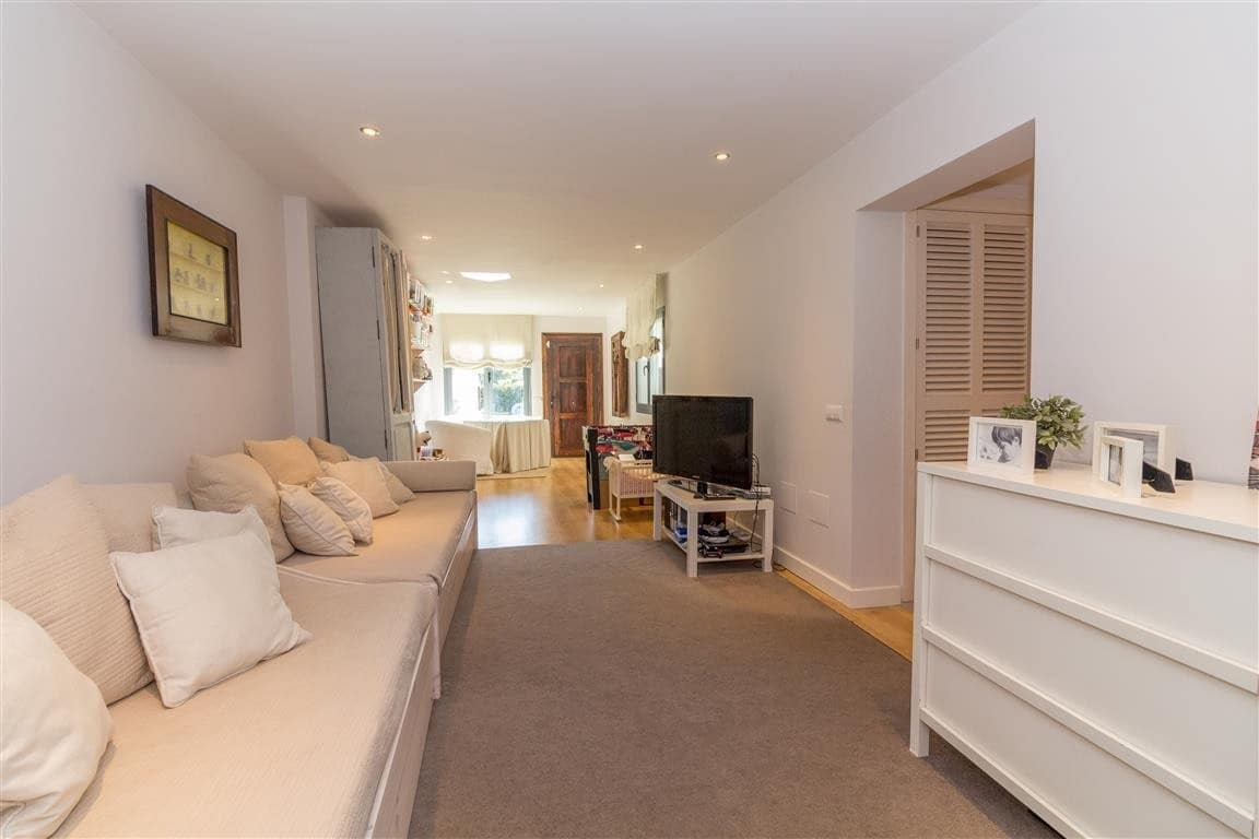 6 bedroom Villa for sale in Marbella with pool garage - € 2,500,000 (Ref: 8008808)