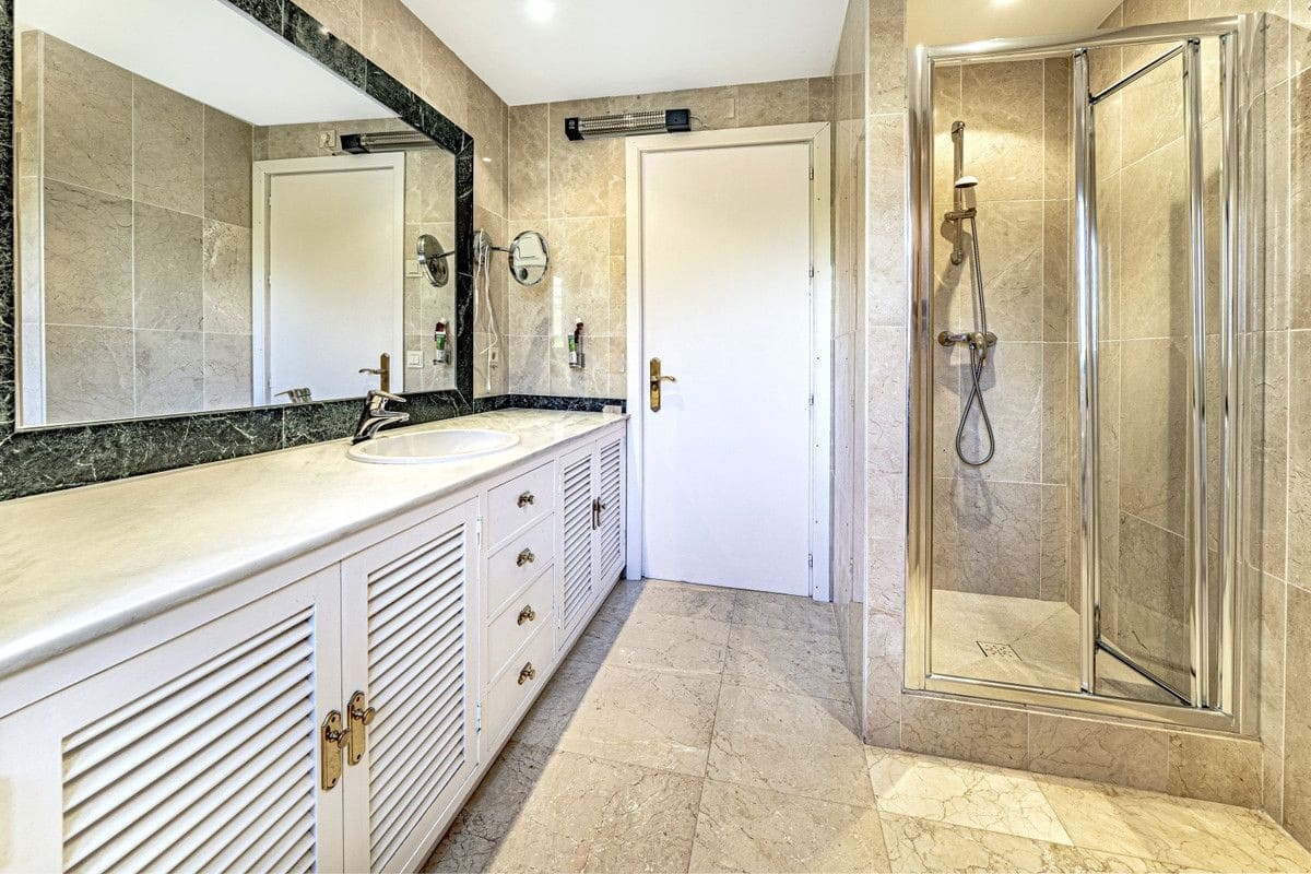 5 sypialnia Willa na sprzedaż w Golden Mile z basenem garażem - 3 350 000 € (Ref: 8017402)