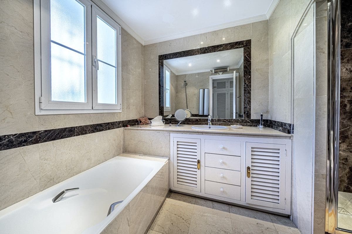 5 sypialnia Willa na sprzedaż w Golden Mile z basenem garażem - 3 350 000 € (Ref: 8017402)