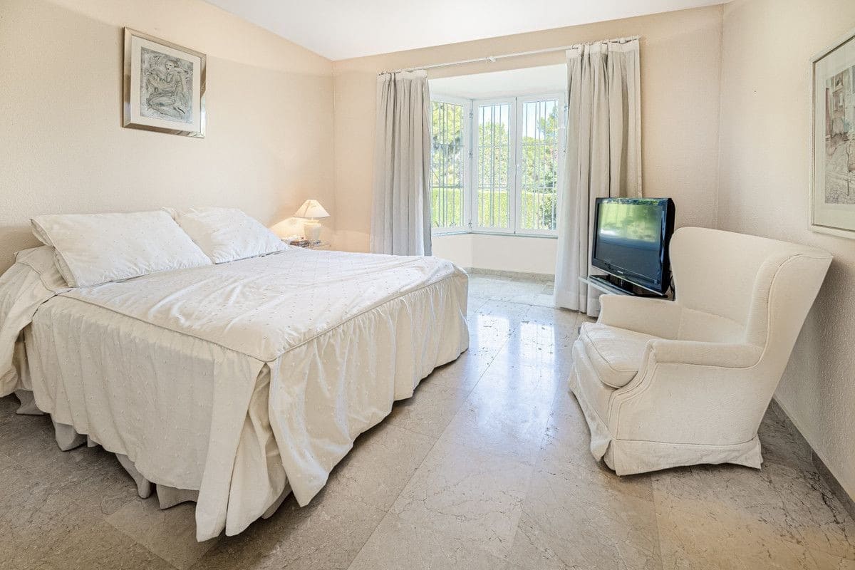 5 sypialnia Willa na sprzedaż w Golden Mile z basenem garażem - 3 350 000 € (Ref: 8017402)