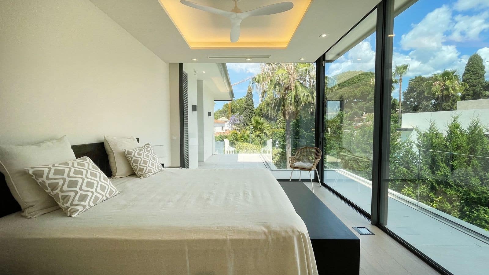 5 bedroom Villa for sale in Golden Mile with pool garage - € 4,450,000 (Ref: 8026696)