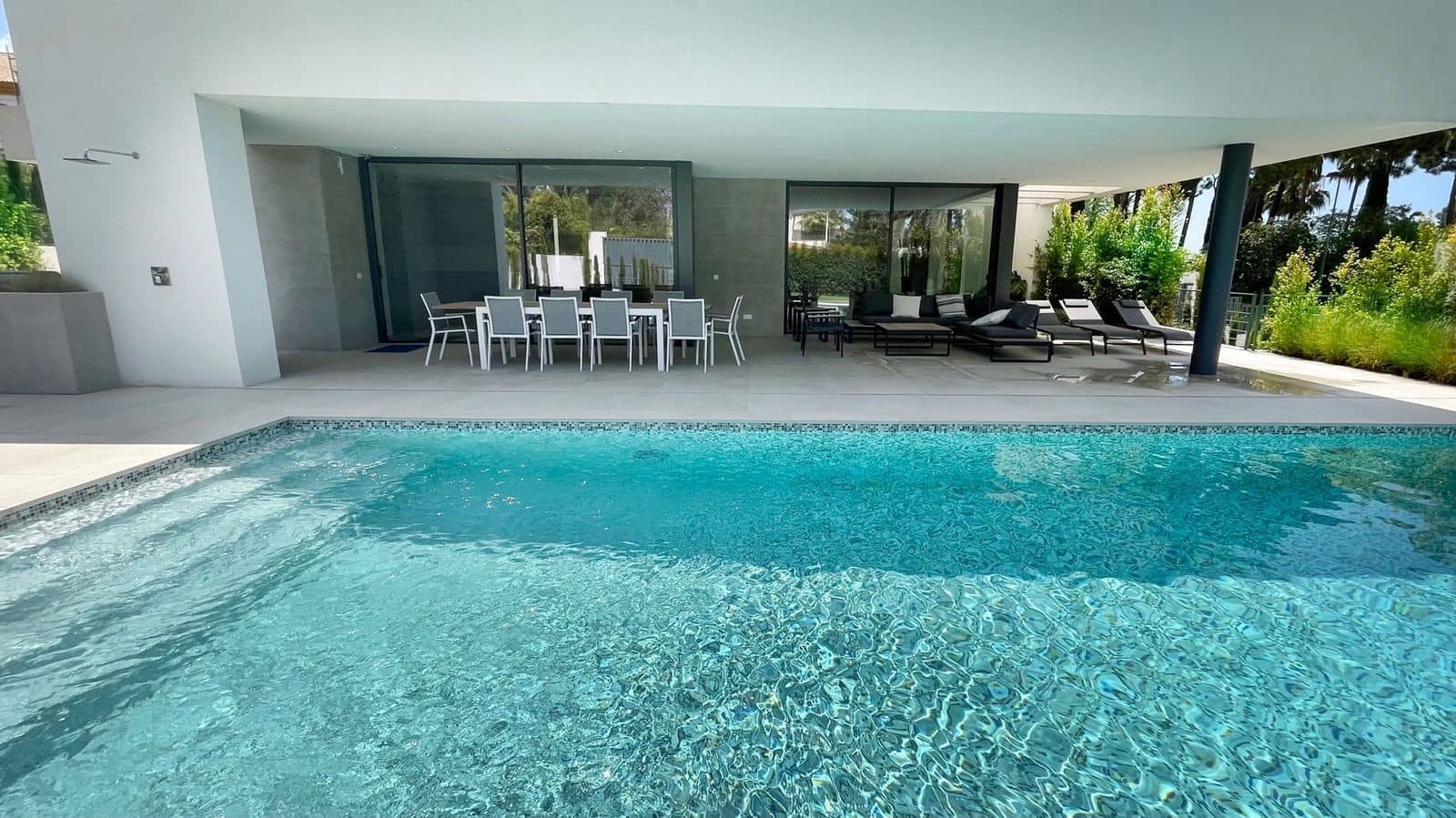 5 bedroom Villa for sale in Golden Mile with pool garage - € 4,450,000 (Ref: 8026696)