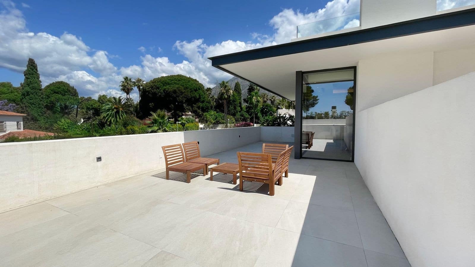 5 bedroom Villa for sale in Golden Mile with pool garage - € 4,450,000 (Ref: 8026696)