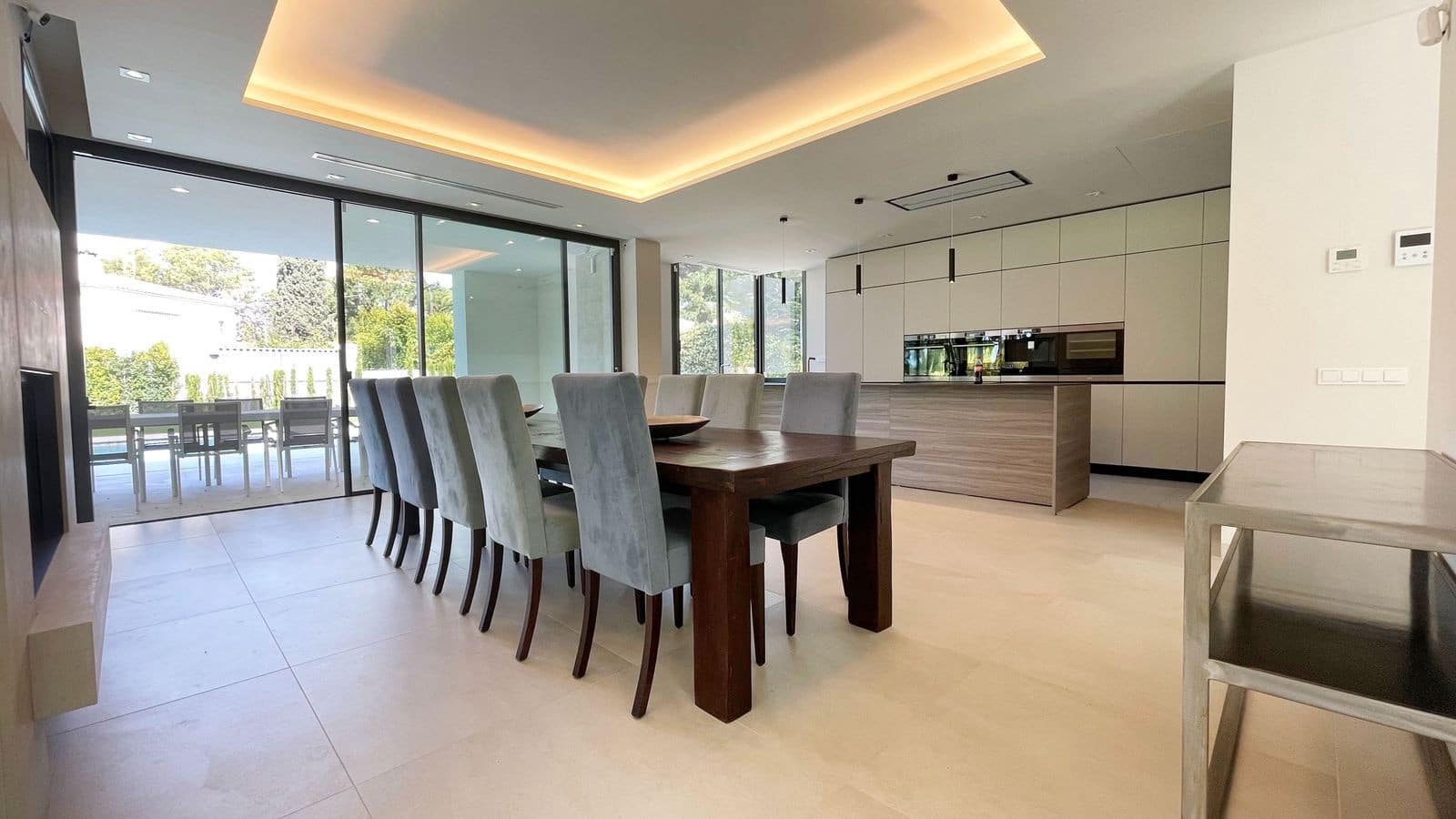 5 bedroom Villa for sale in Golden Mile with pool garage - € 4,450,000 (Ref: 8026696)