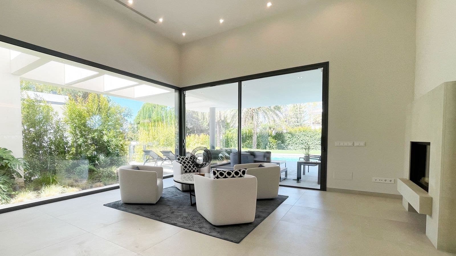 5 bedroom Villa for sale in Golden Mile with pool garage - € 4,650,000 (Ref: 8026696)