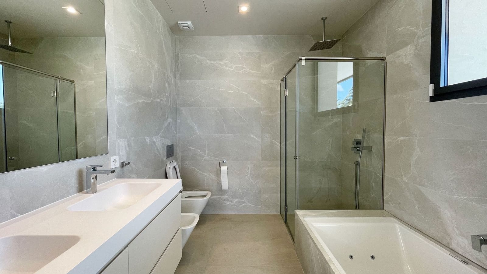 5 bedroom Villa for sale in Golden Mile with pool garage - € 4,650,000 (Ref: 8026696)