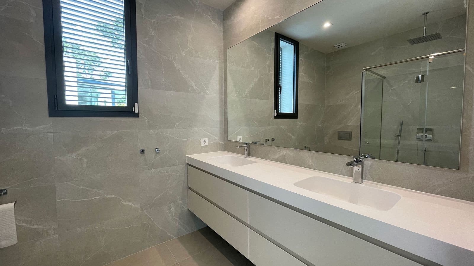 5 bedroom Villa for sale in Golden Mile with pool garage - € 4,650,000 (Ref: 8026696)