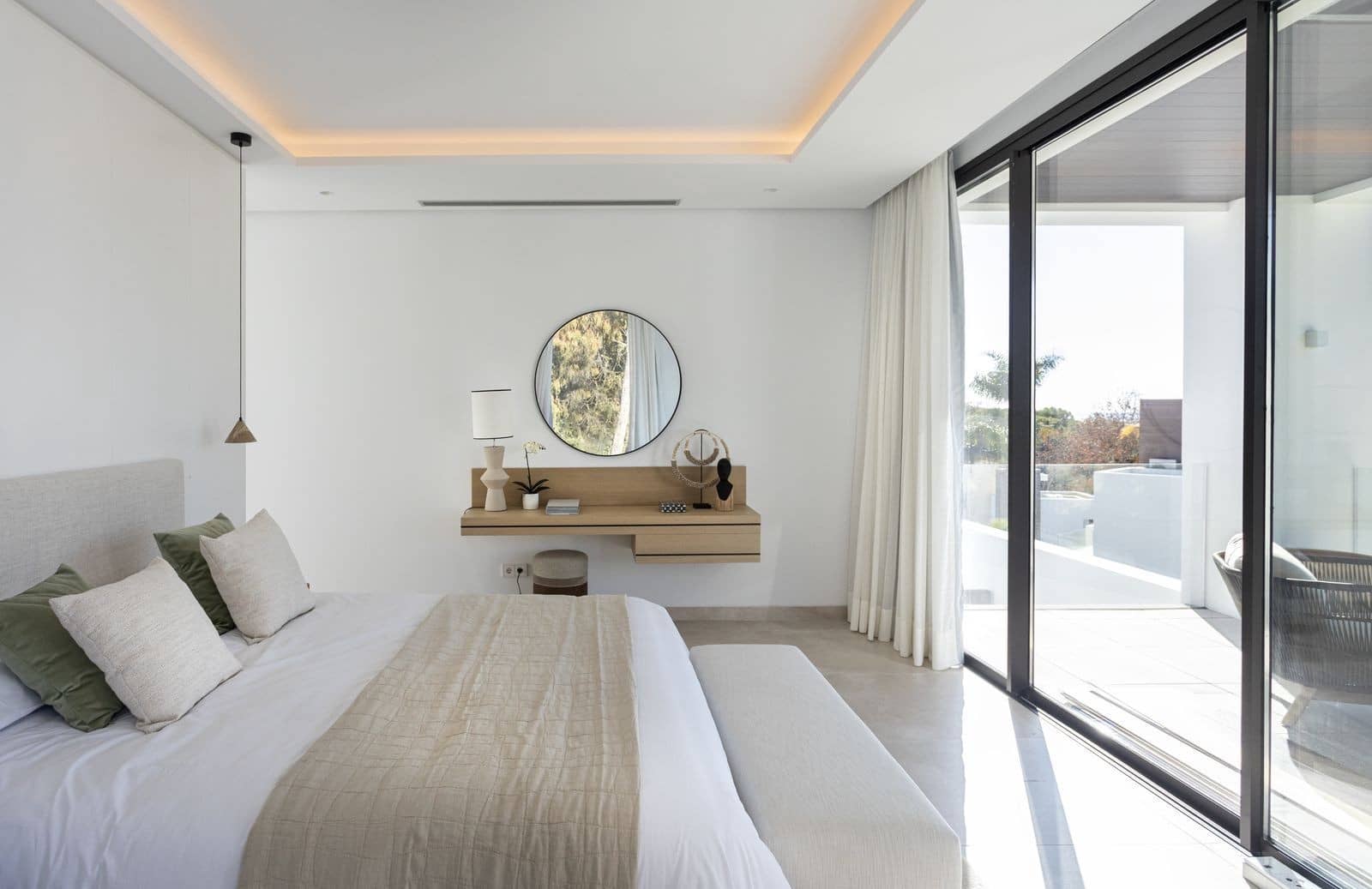 4 bedroom Villa for sale in Marbella with pool garage - € 4,500,000 (Ref: 8037911)