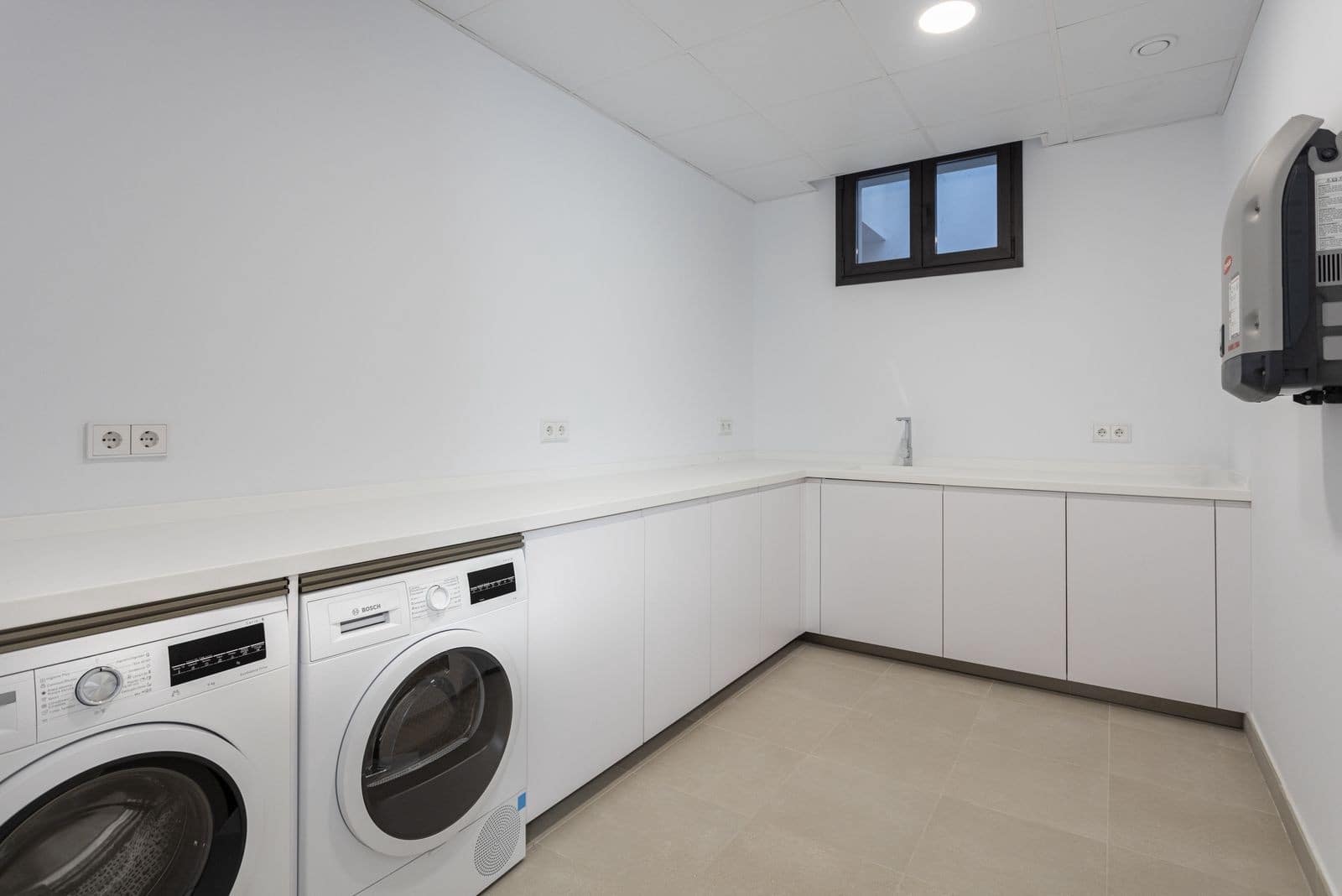 4 bedroom Villa for sale in Marbella with pool garage - € 4,500,000 (Ref: 8037911)