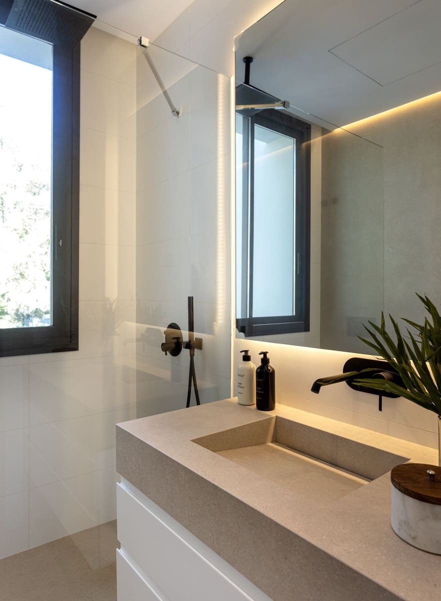 4 bedroom Villa for sale in Marbella with pool garage - € 4,500,000 (Ref: 8037911)