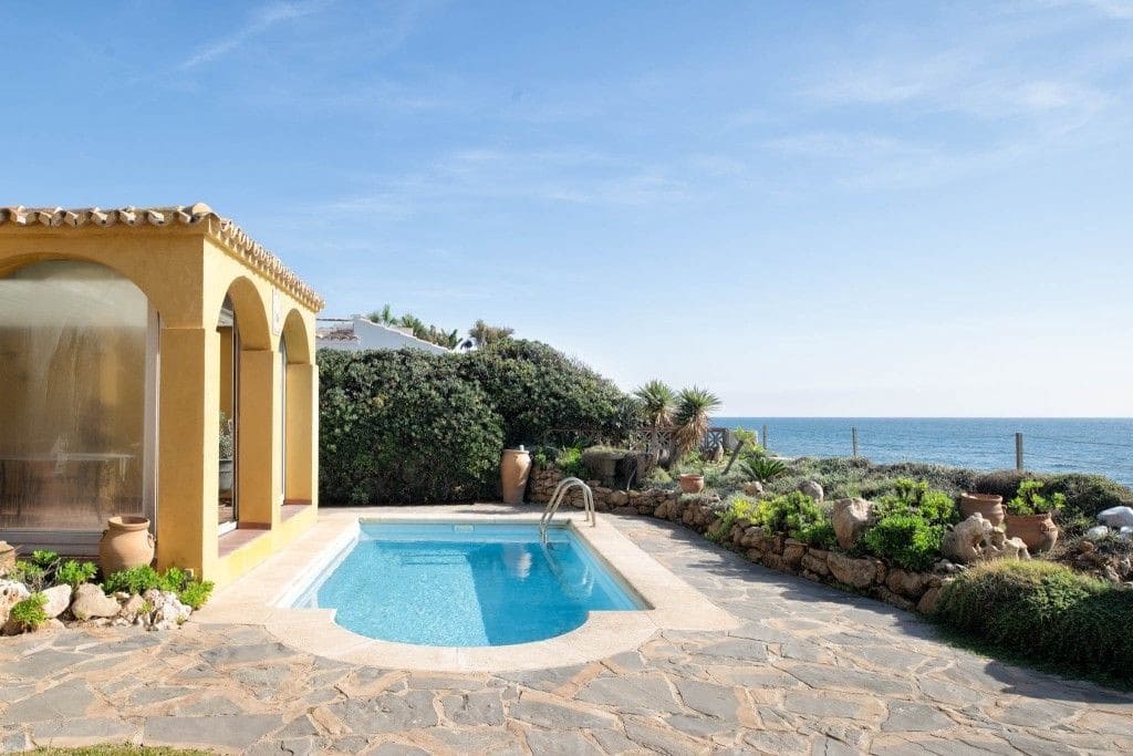 3 bedroom Villa for sale in Marbella with pool garage - € 2,500,000 (Ref: 8050867)