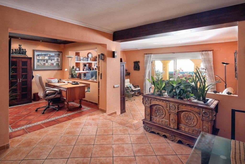 3 bedroom Villa for sale in Marbella with pool garage - € 2,500,000 (Ref: 8050867)