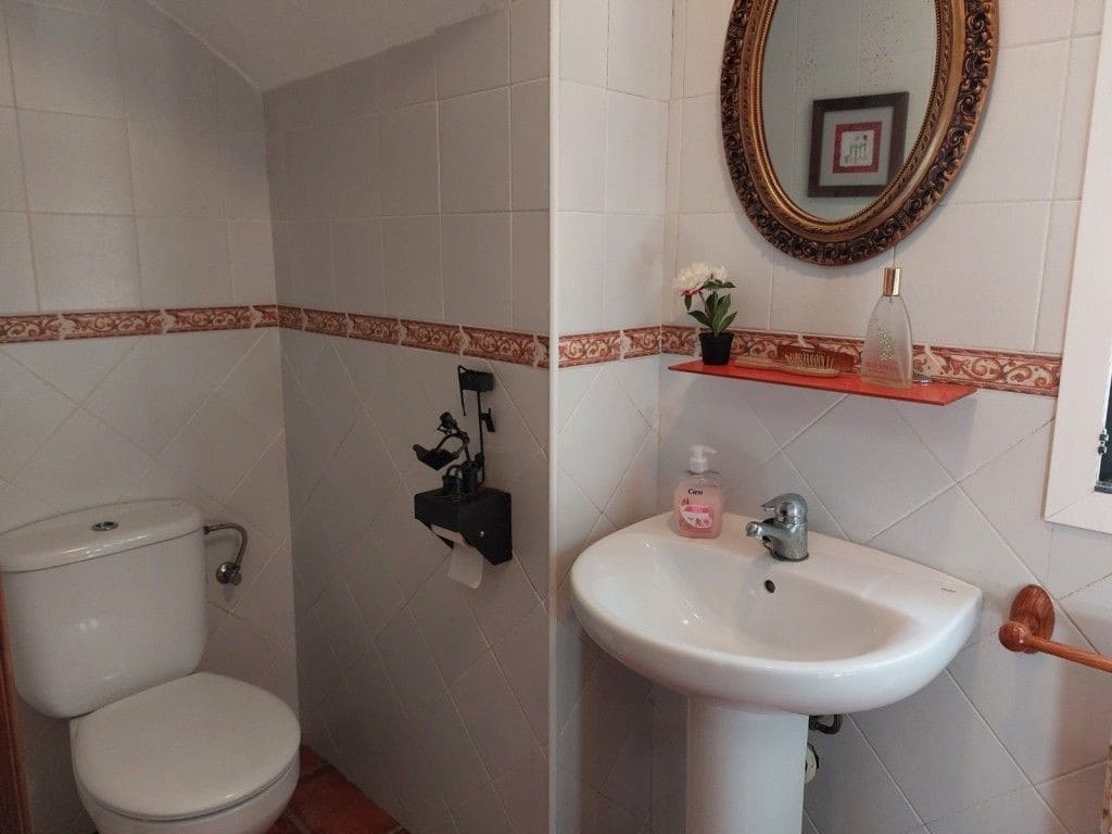 3 bedroom Villa for sale in Marbella with pool garage - € 2,500,000 (Ref: 8050867)