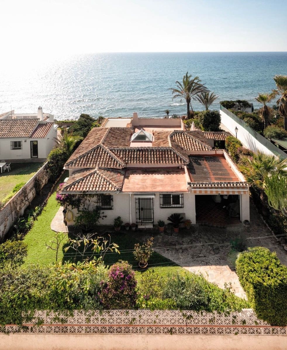 3 bedroom Villa for sale in Marbella with pool garage - € 2,500,000 (Ref: 8050867)
