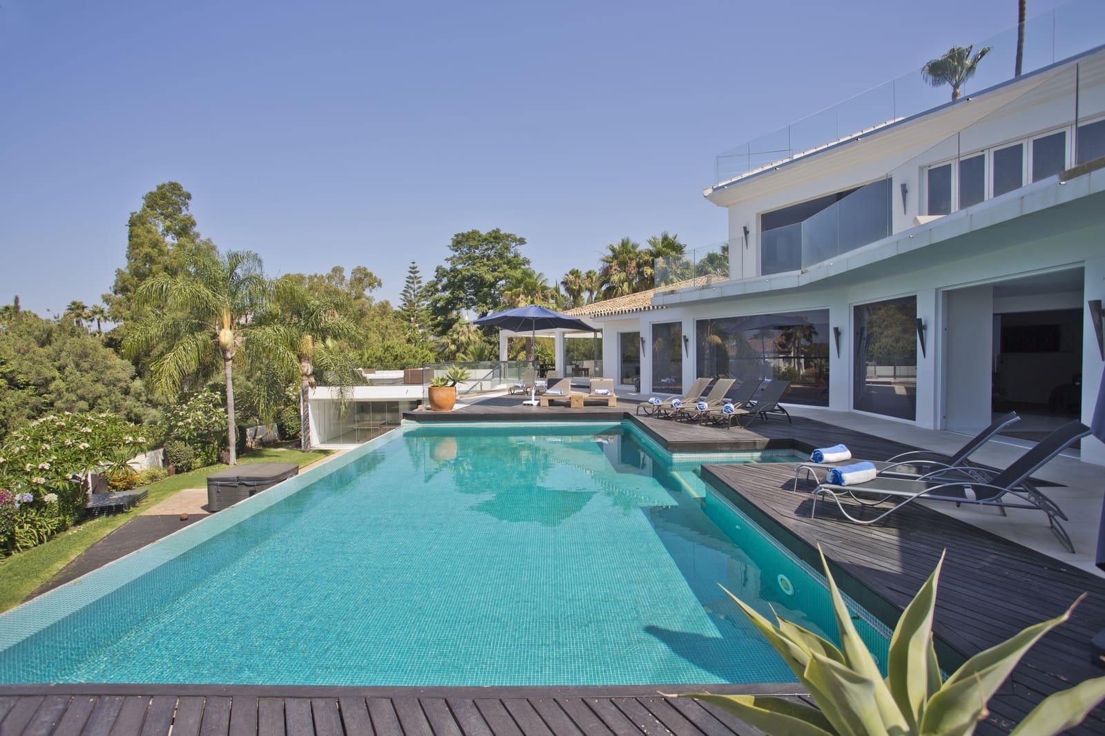 7 bedroom Villa for sale in Marbella with pool garage - € 3,750,000 (Ref: 8050871)